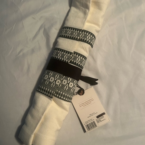 Hearth & Home 100% Cotton Magnolia Blue And White Table Runner 14" × 72" - Picture 4 of 7